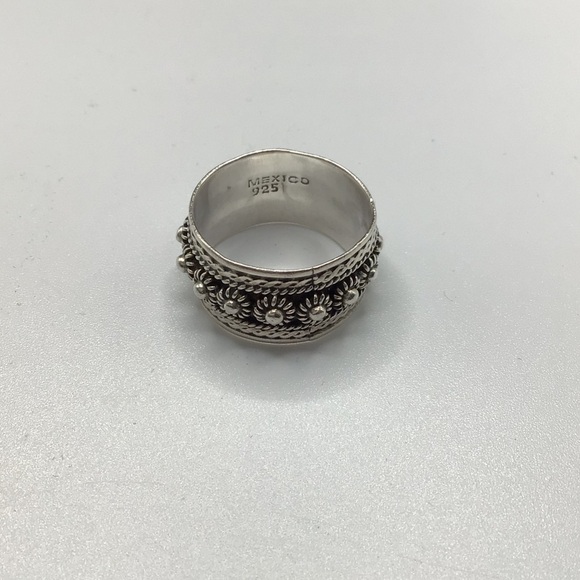 Jewelry - 925 Mexican Silver Band Ring